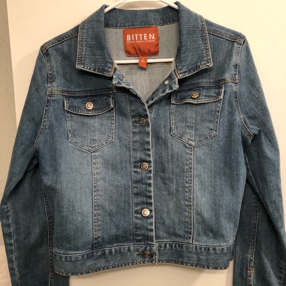 Cropped denim jacket